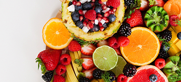 Foto aérea que muestra frutas y verduras de distinto tipo
