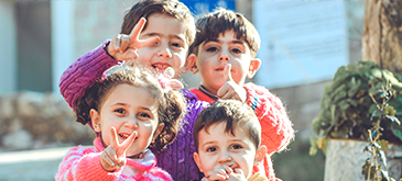 Foto que muestra a cuatro niños en edad temprana