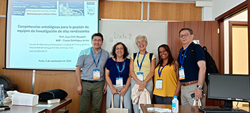 Profesor Juan Coss junto a colegas en Portugal