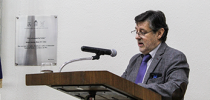 Académico Adrián Torres, Escuela de Medicina Usach