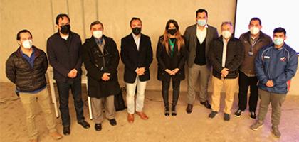 Foto grupal en la que aparece Jaime Pizarro junto con autoridades y docentes de Eciades Usach