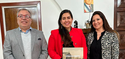 Alcaldesa de Quinta normal junto a autoridades de Facimed